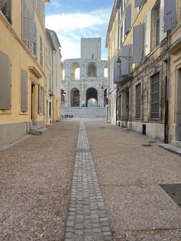 "Le Couvent Bleu" Arles Arenes Terrasse Villa Exterior photo